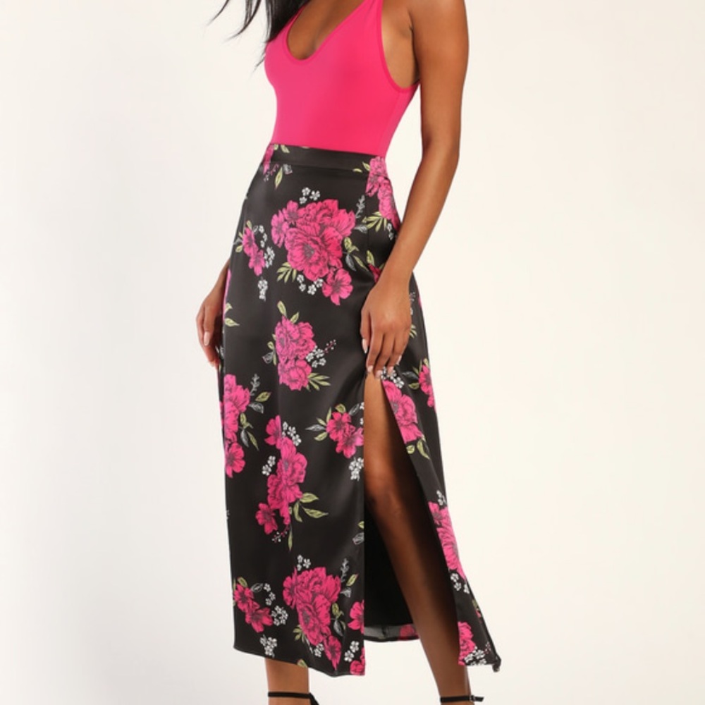 Lulu’s | Floral Black & Magenta Slit Skirt